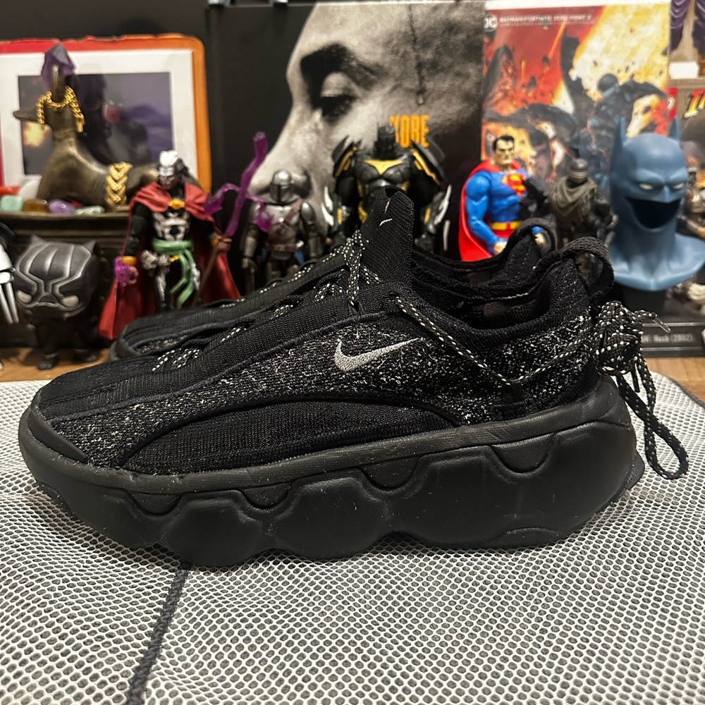 Nike Flyknit Bloom "Black Metallic Silver" - Women's 9.5 - Excellent Condition